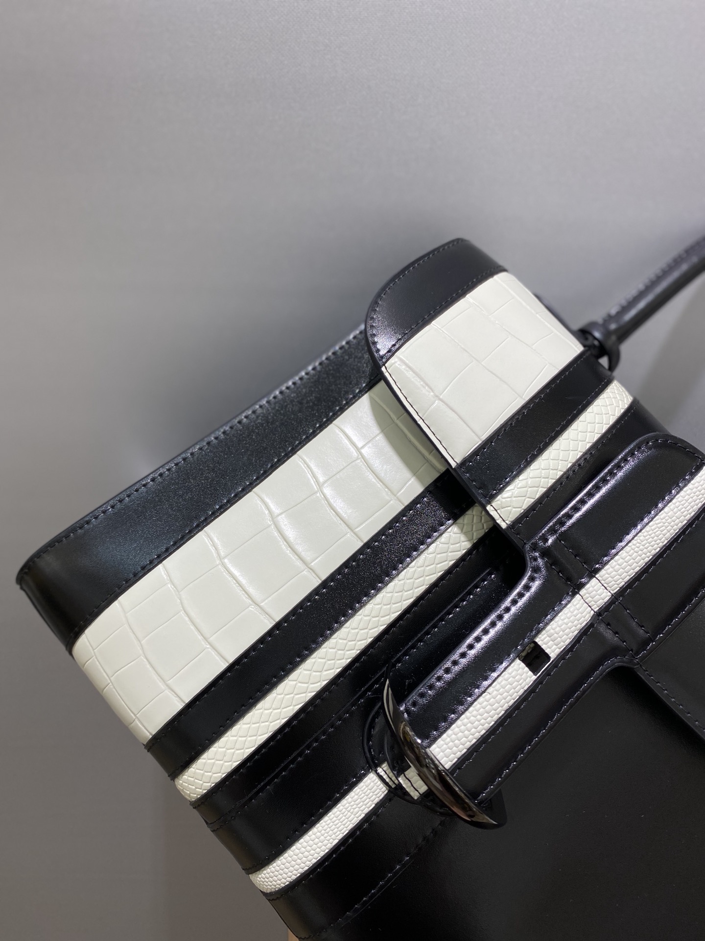 델보 브리앙 박스백 미듐